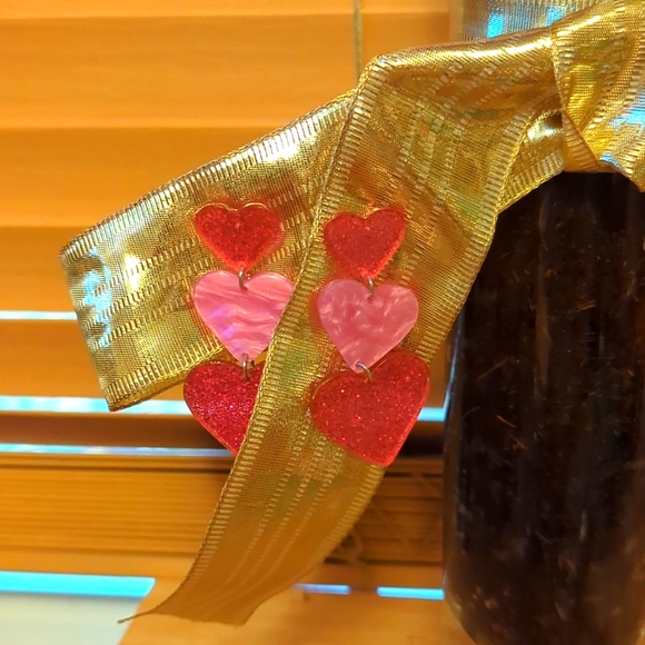 NWT/IP 🩷💒💕(unbranded) ❤️🔥💞HEART TIER GLITTER💞🔥❤ acrylic dangle earrings! - Picture 2 of 5